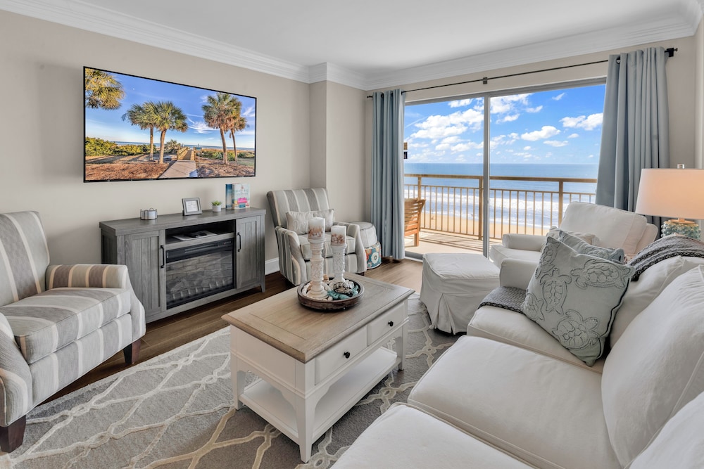 Signature Condo, 2 Bedrooms, Beach View, Beachside