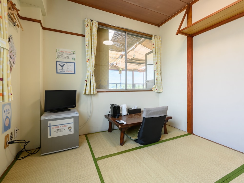 Japanese Room- Single Occupancy with Shared Washroom (Non Smoking) No co-sleeping allowed photo 1