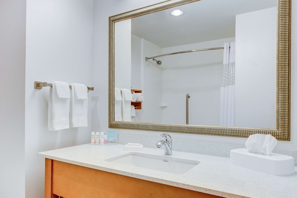 Room, Accessible, Non Smoking (Hearing Impaired) photo 2