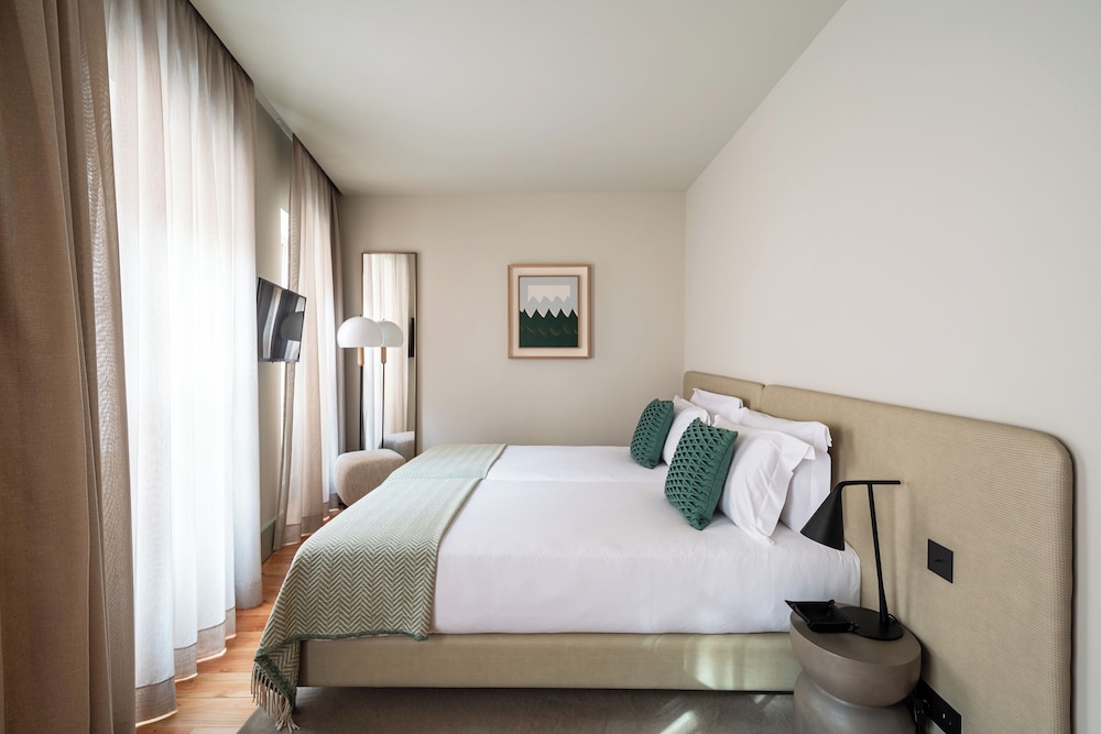 Twin Room, City View
