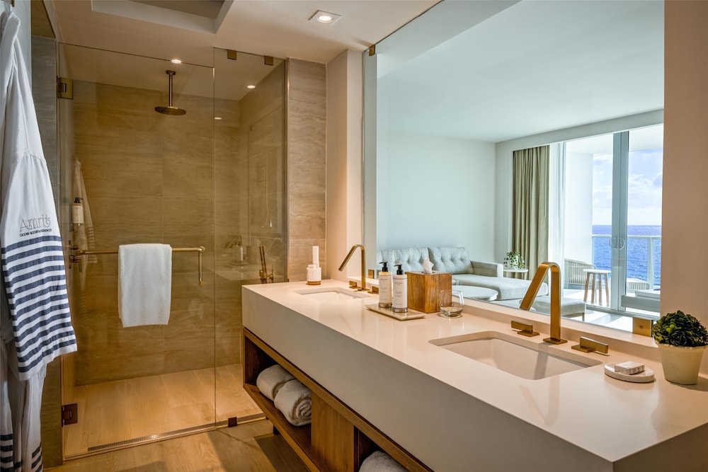 Suite, 1 King Bed, Oceanfront