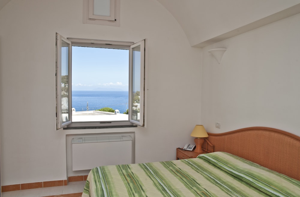 Double Room, Sea View - Photo 3
