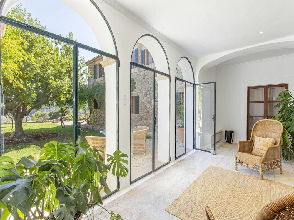 Villa photo 2