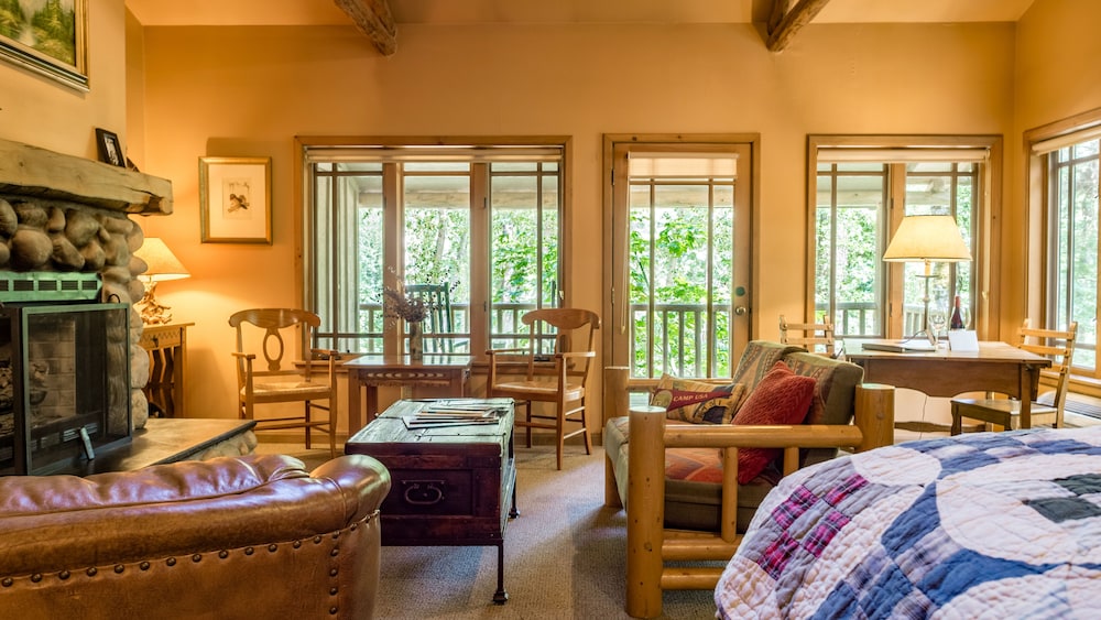 Suite, 1 King Bed (Riverfront)