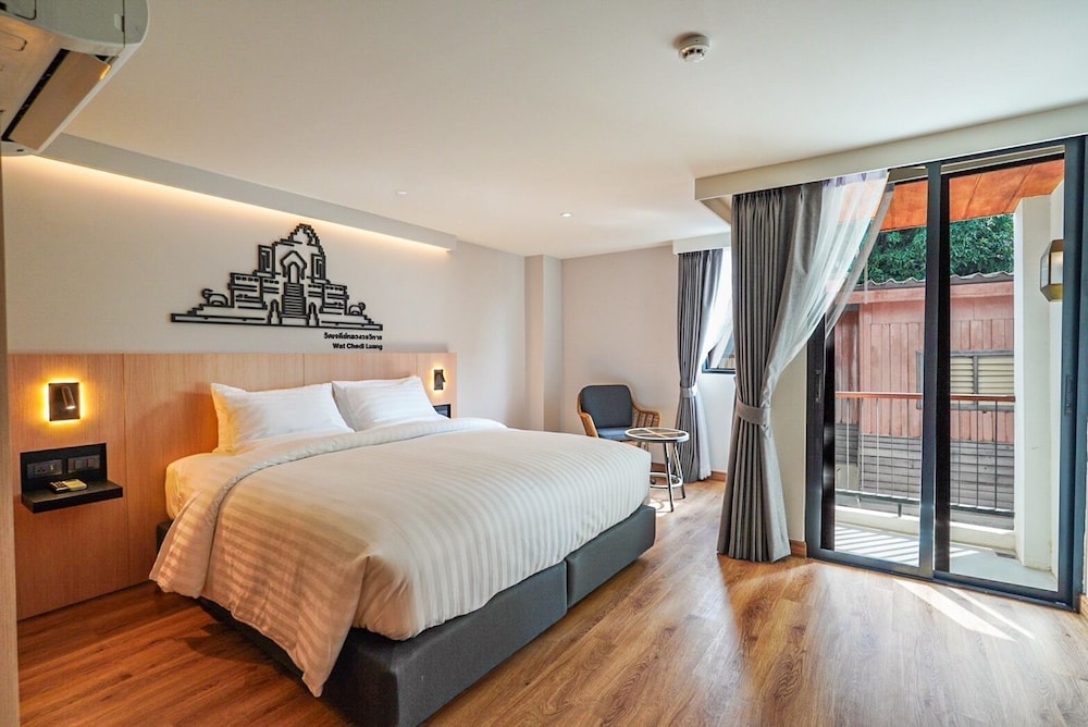 Deluxe Room, 1 King Bed, Balcony, City View