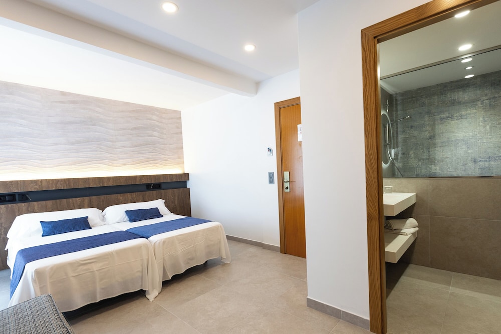 Comfort Room - Photo 2
