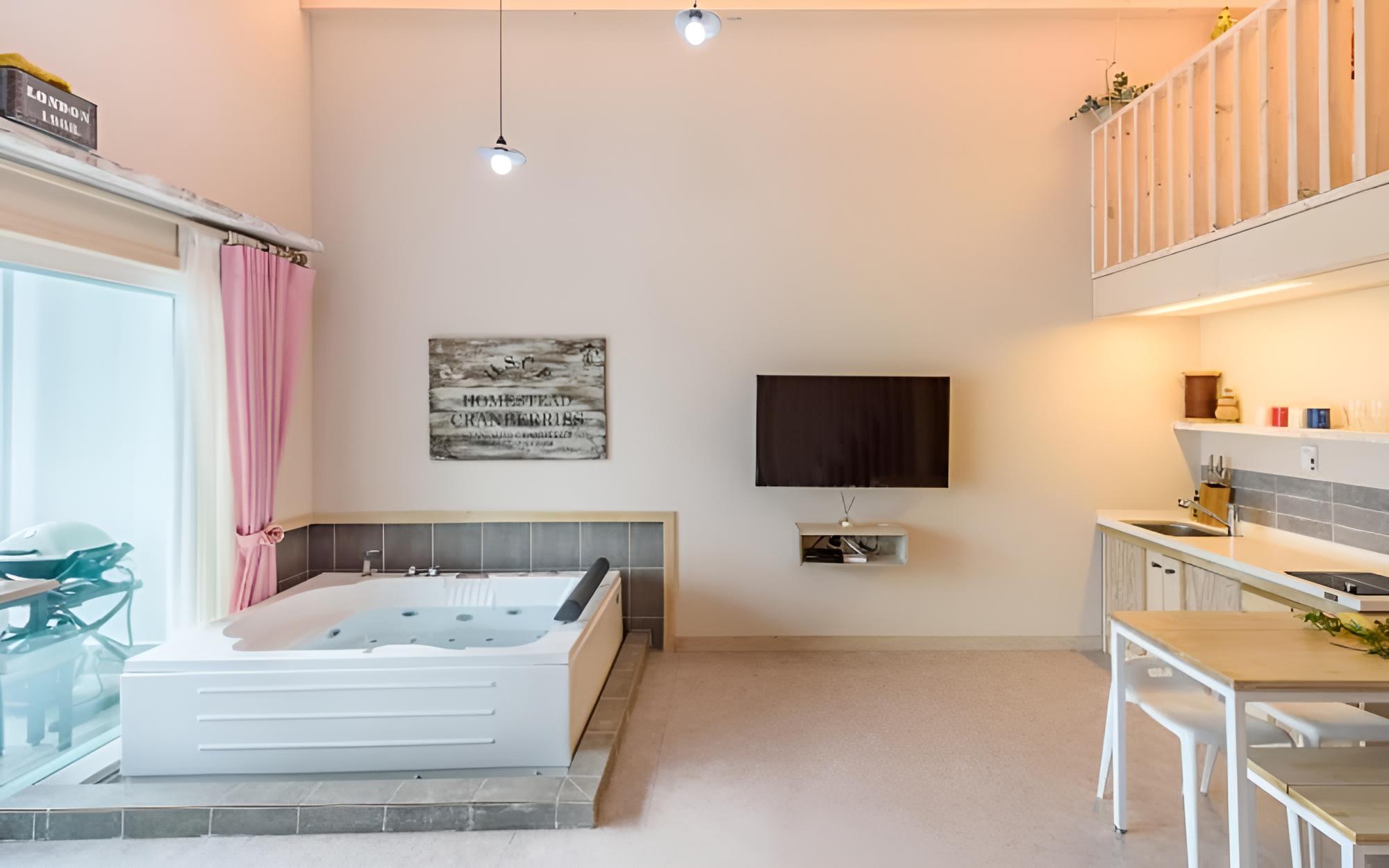 Room (B201 (Indoor Spa Duplex))
