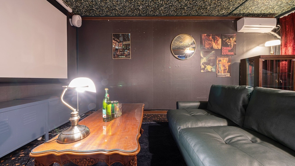 Party Room - Photo 15