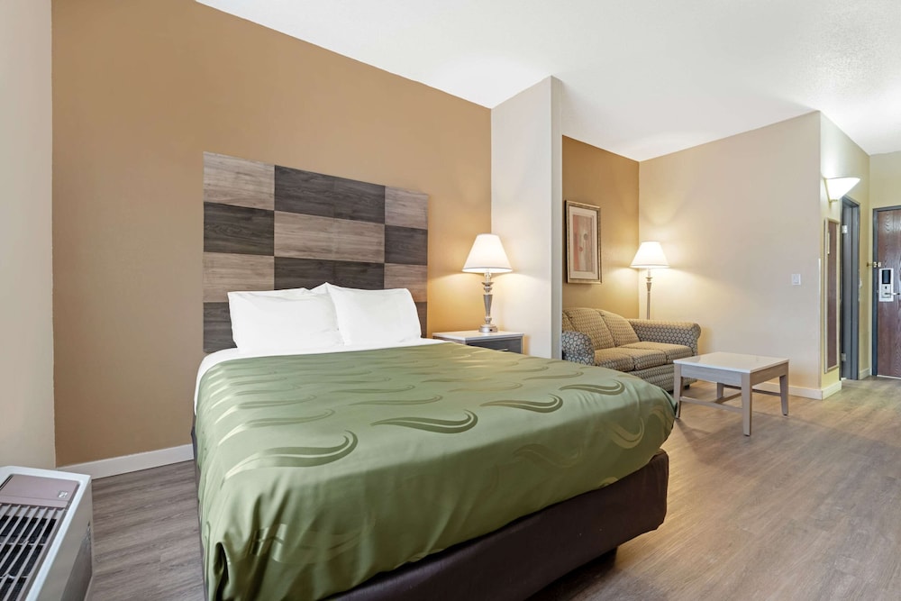 Standard Room, 1 Queen Bed, Non Smoking - Photo 1