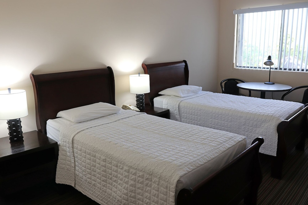 Basic Double or Twin Room (2 Single Beds)