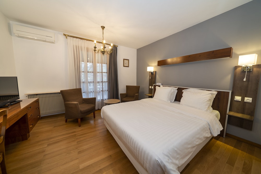 Superior Double Room, Balcony - Photo 3