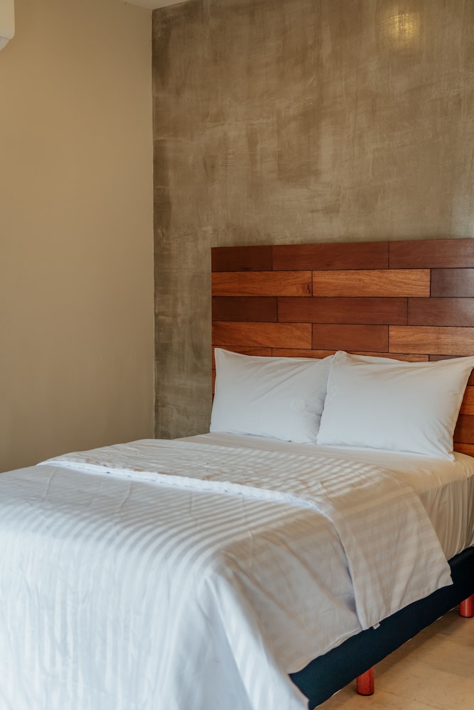 Standard Double Room - Photo 7