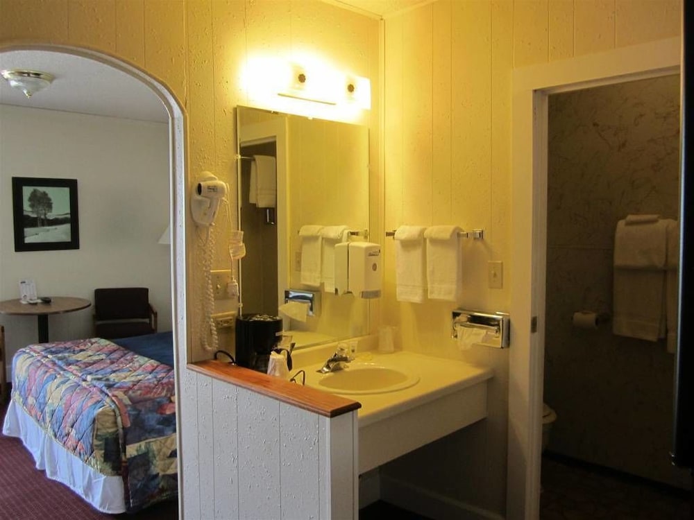 Deluxe Room, 1 Queen Bed photo 1
