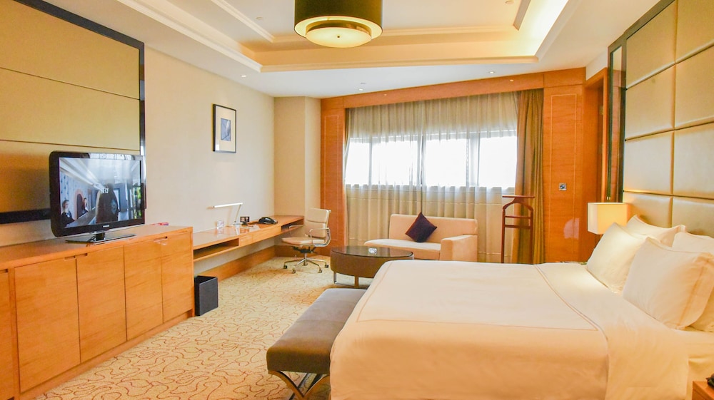 Junior Suite, 1 King Bed photo 3