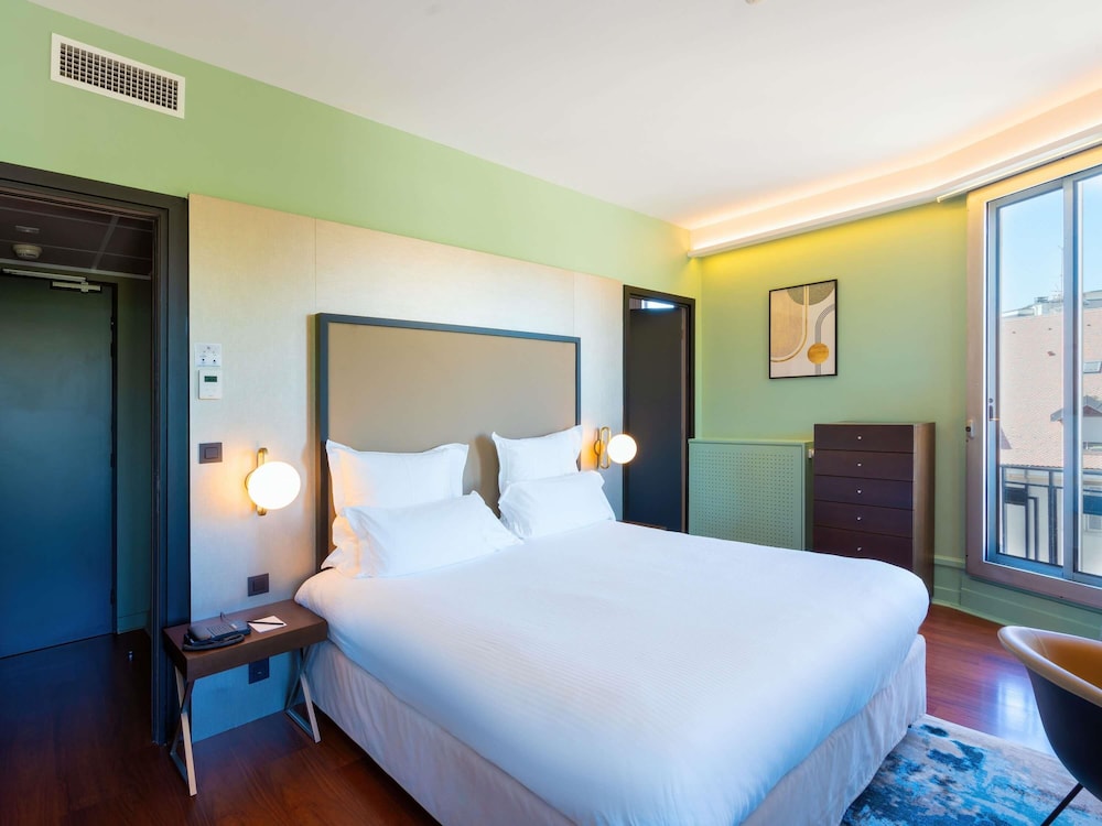 Deluxe Room, 1 Double Bed, Balcony (Lake side)