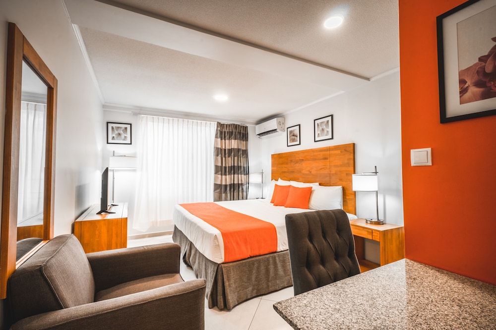 Signature Suite, 1 King Bed, Kitchenette