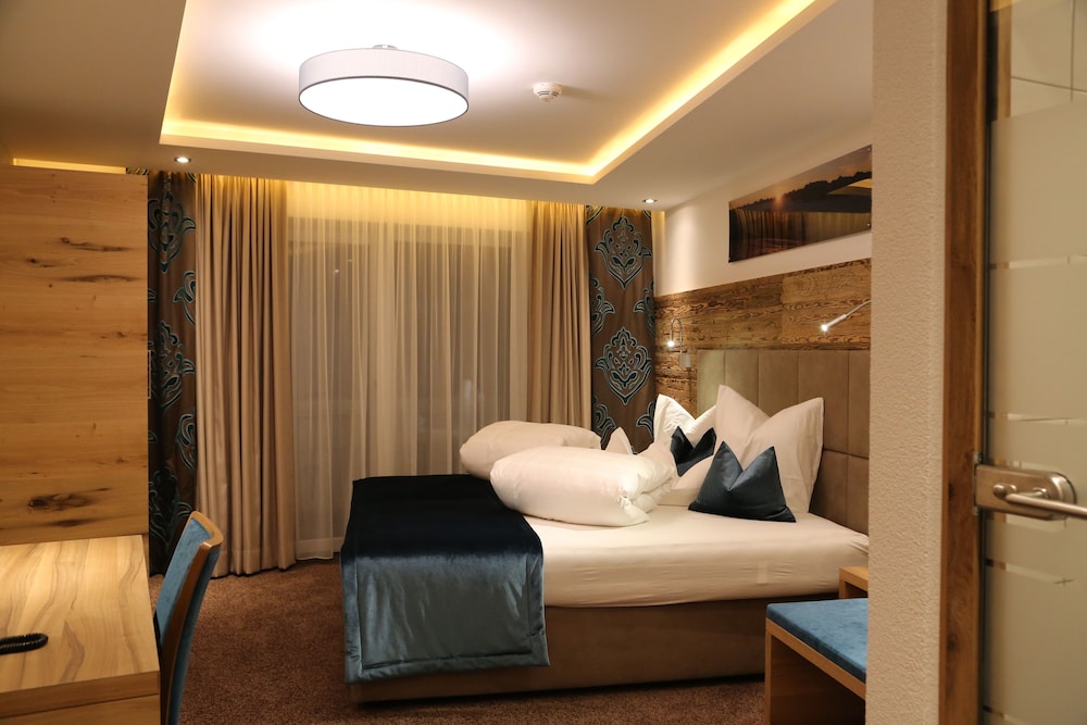 Double Or Twin Room, Balcony, Mountain View
