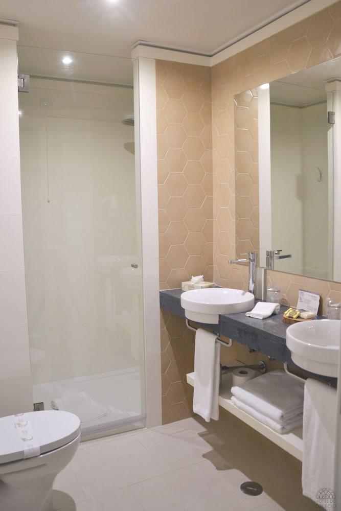 Superior Double or Twin Room - Photo 15