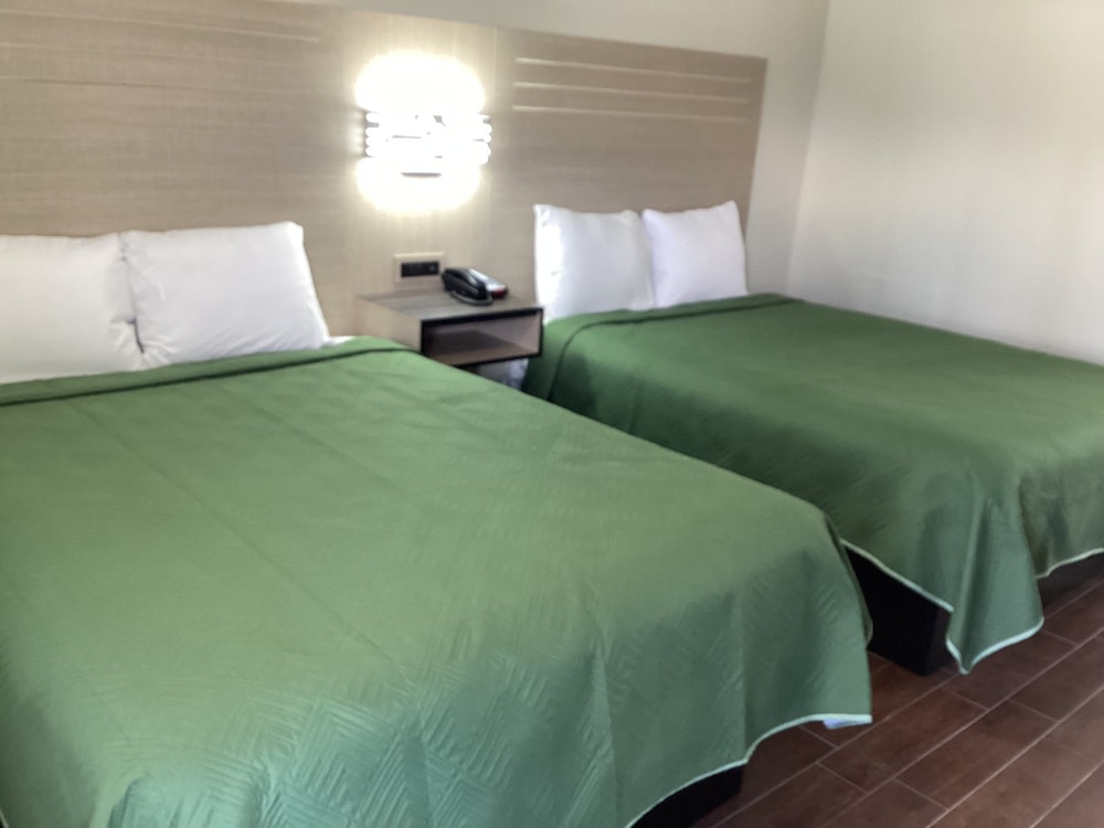 Standard Room, 2 Queen Beds photo 2