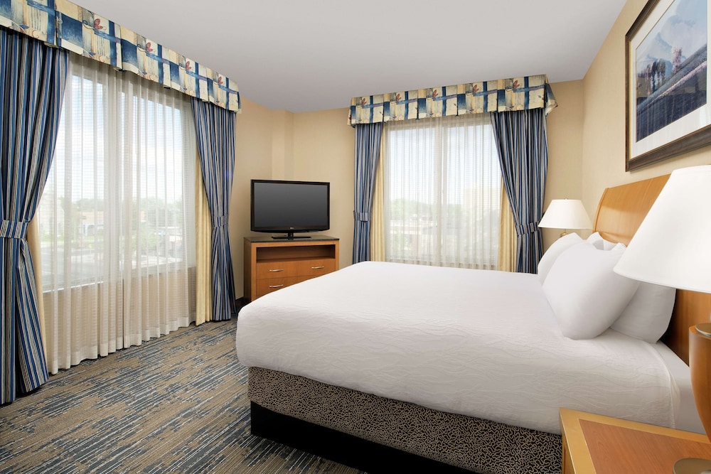Junior Suite, 1 King Bed, Accessible - Photo 3