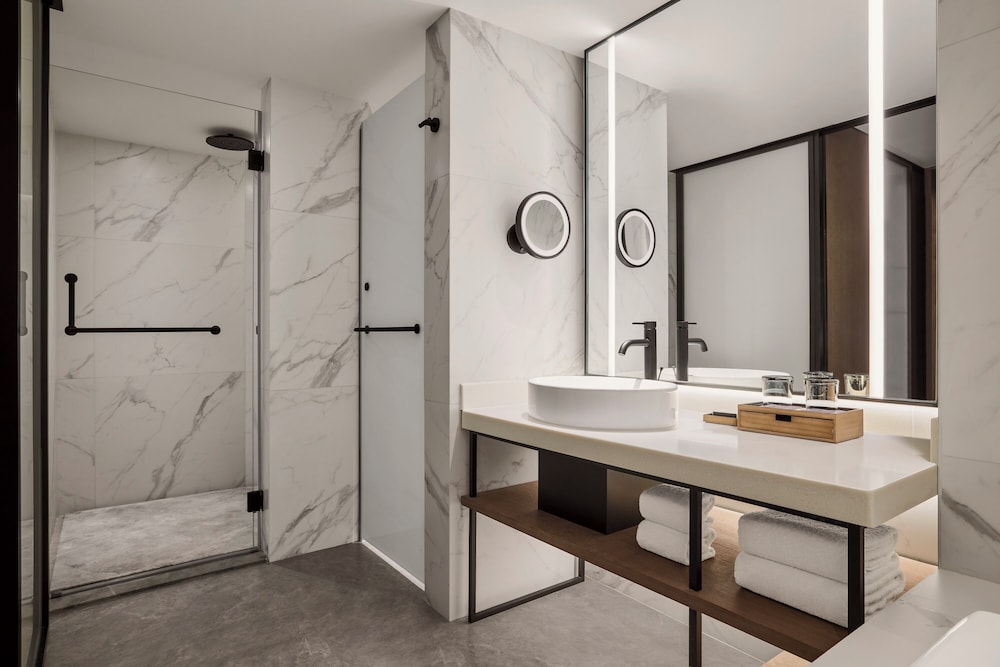 2 Bedroom Suite - Photo 4