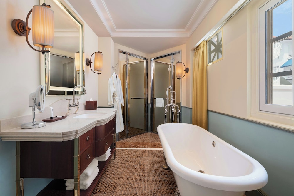 Suite, 1 Bedroom, Bathtub photo 3