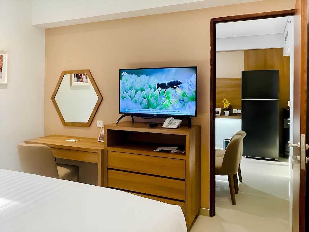 Suite, 2 Bedrooms, Pool View photo 2