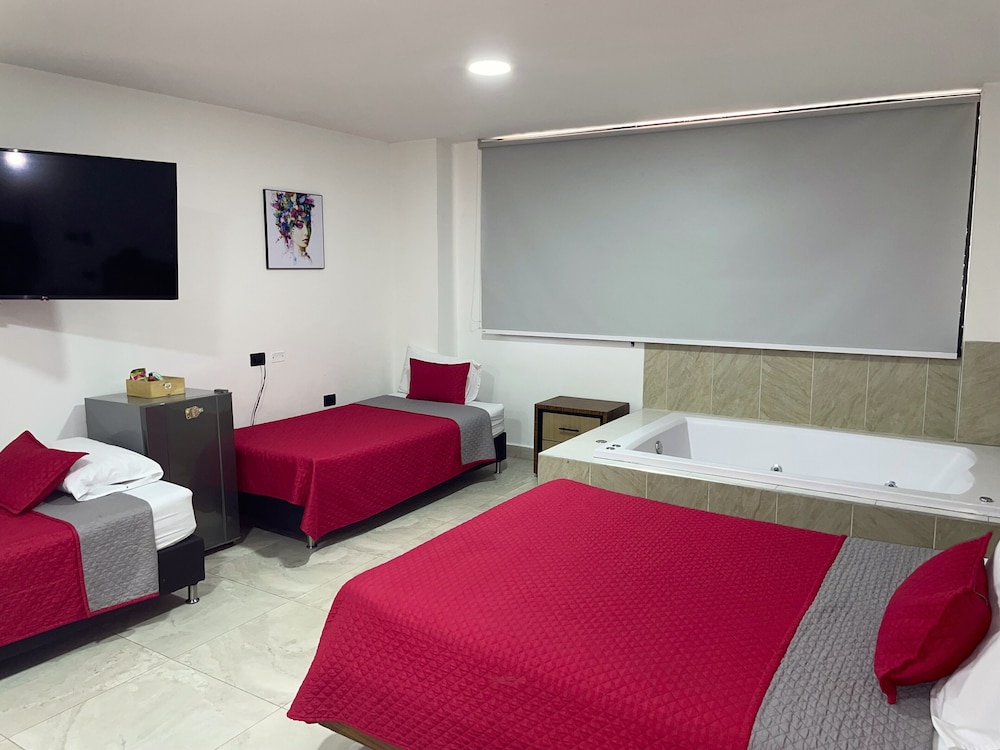 Deluxe Quadruple Room, Hot Tub photo 1