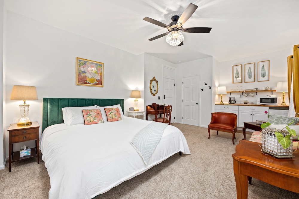 Classic Studio Suite, 1 King Bed