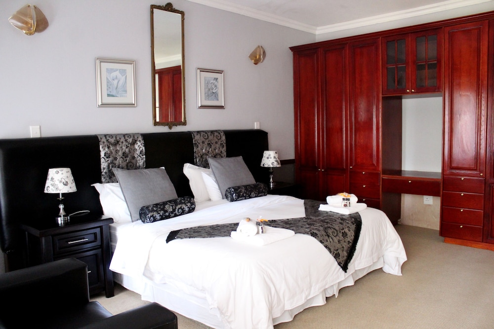 Luxury Twin Room (Hippo)