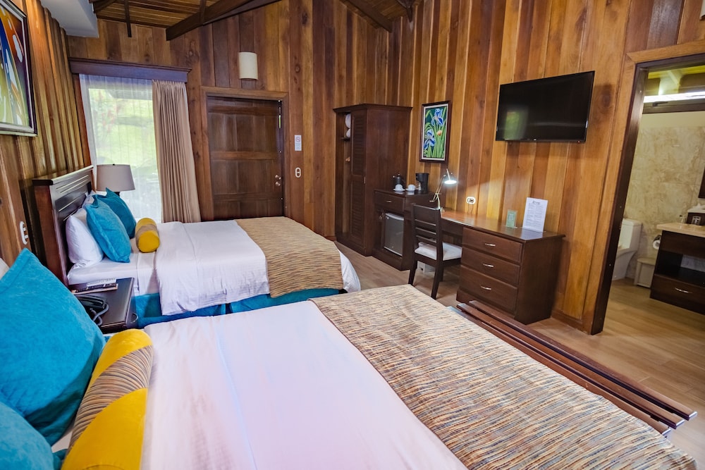 Bungalow, 2 Queen Beds - Photo 5