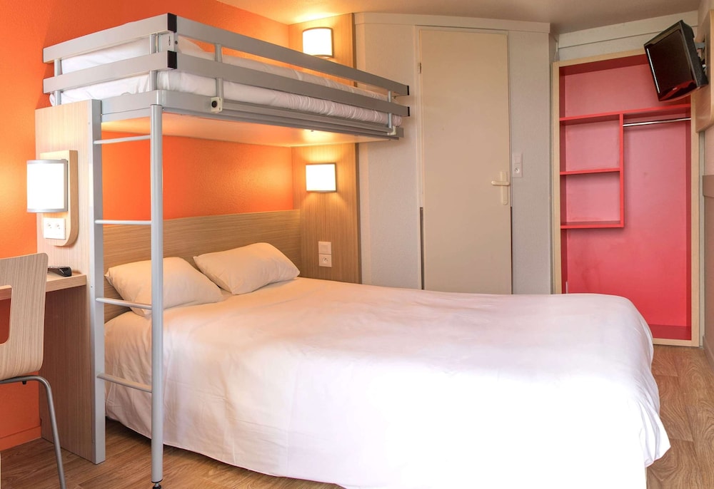 Standard Room, 3 Twin Beds - Photo 1