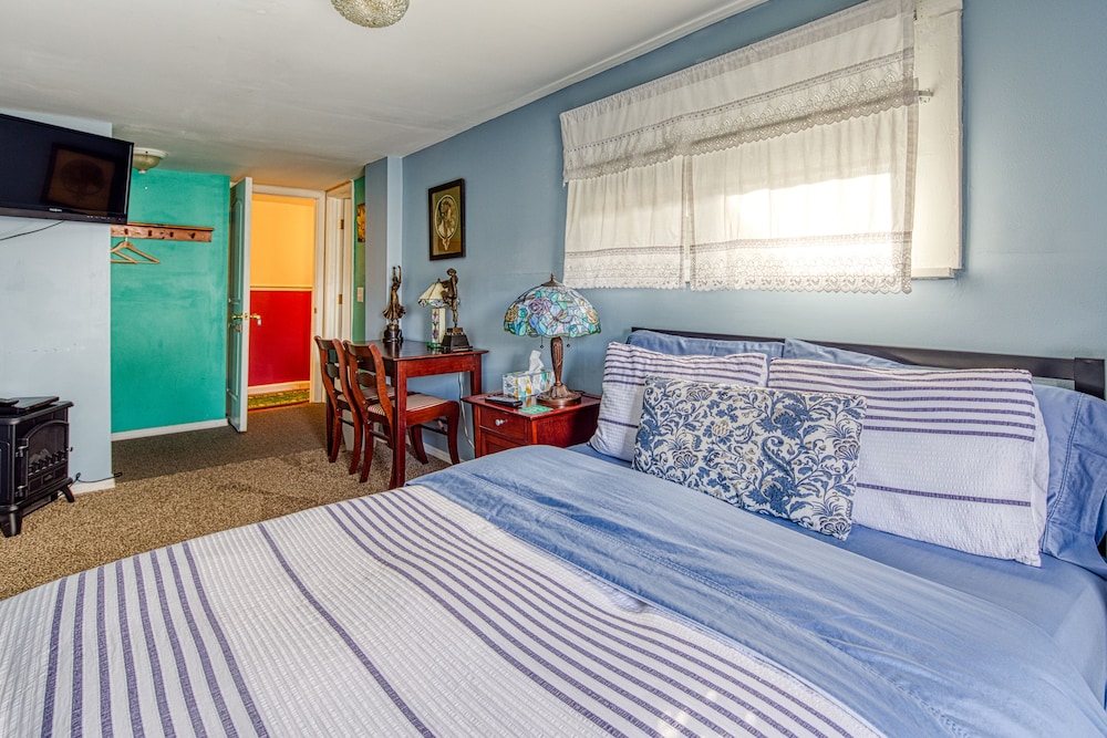 Art Nouveau - 1 Double Bed, Private Bathroom