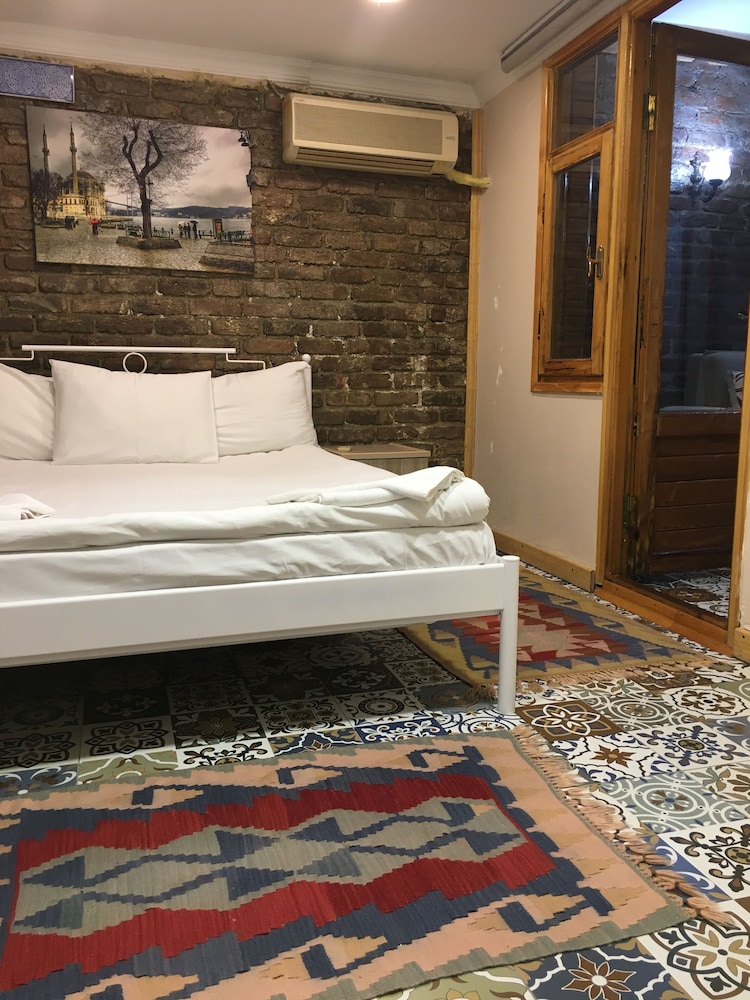 Economy Apartment photo 1