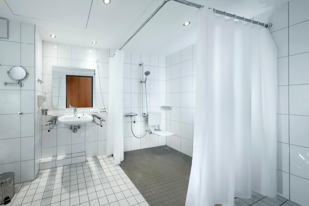 Standard Room, 1 King Bed, Accessible, City View - Photo 6
