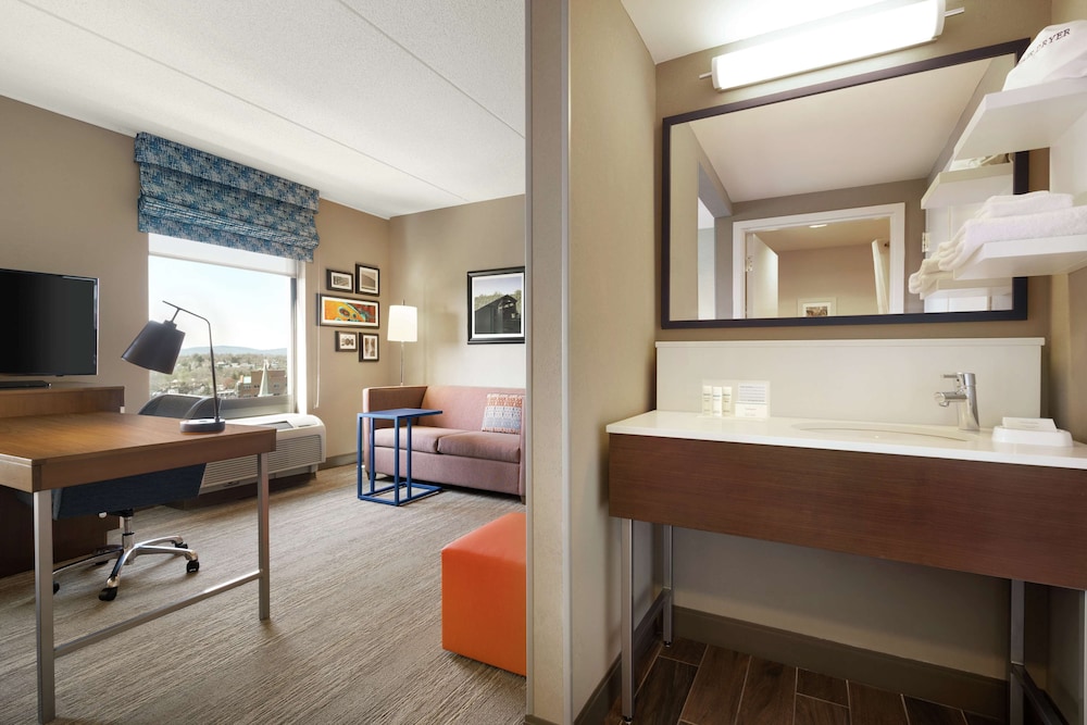 Suite, 1 King Bed, Non Smoking - Photo 4