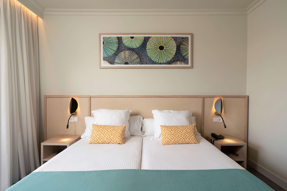 Double Room, Balcony, Partial Sea View photo 2