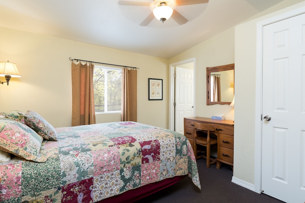 Ranch House photo 2