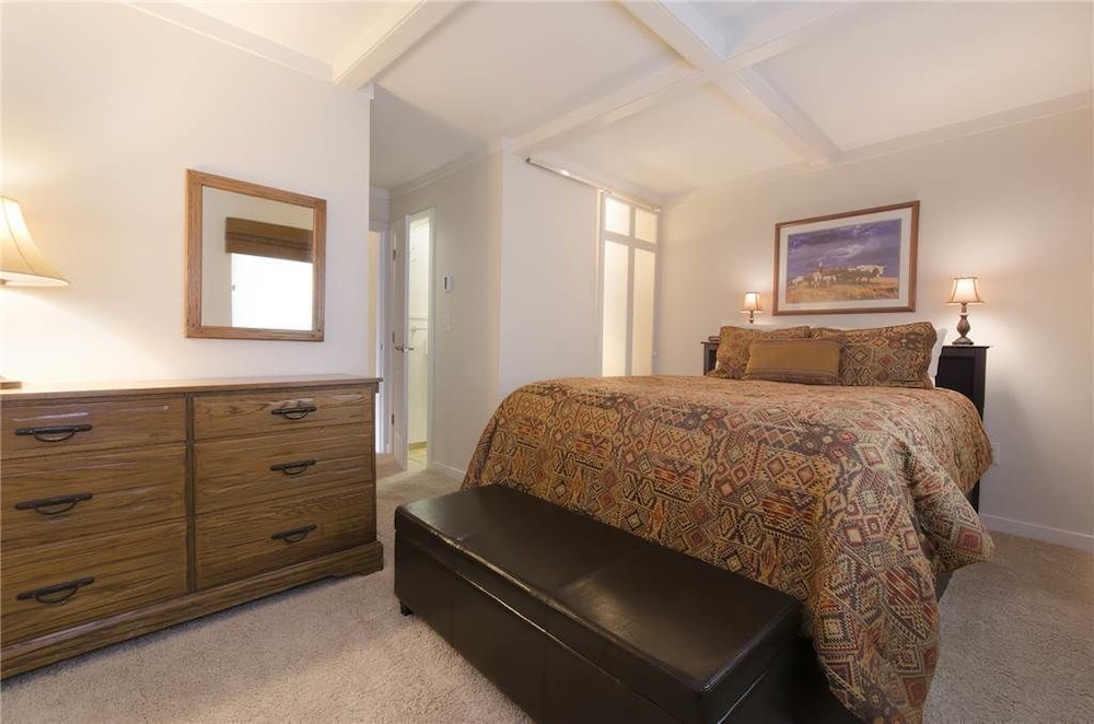 Condo, 1 Bedroom photo 2