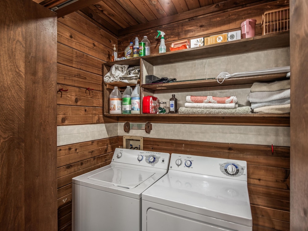 Cabin, Multiple Beds, Hot Tub photo 2