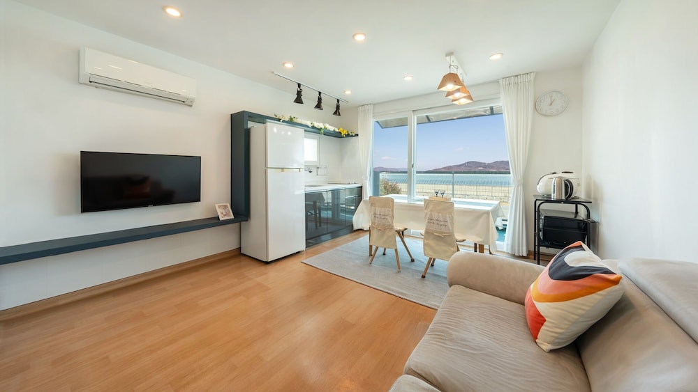 Basic Room, 2 Bedrooms (sum D(No pets allowed / Private BBQ))