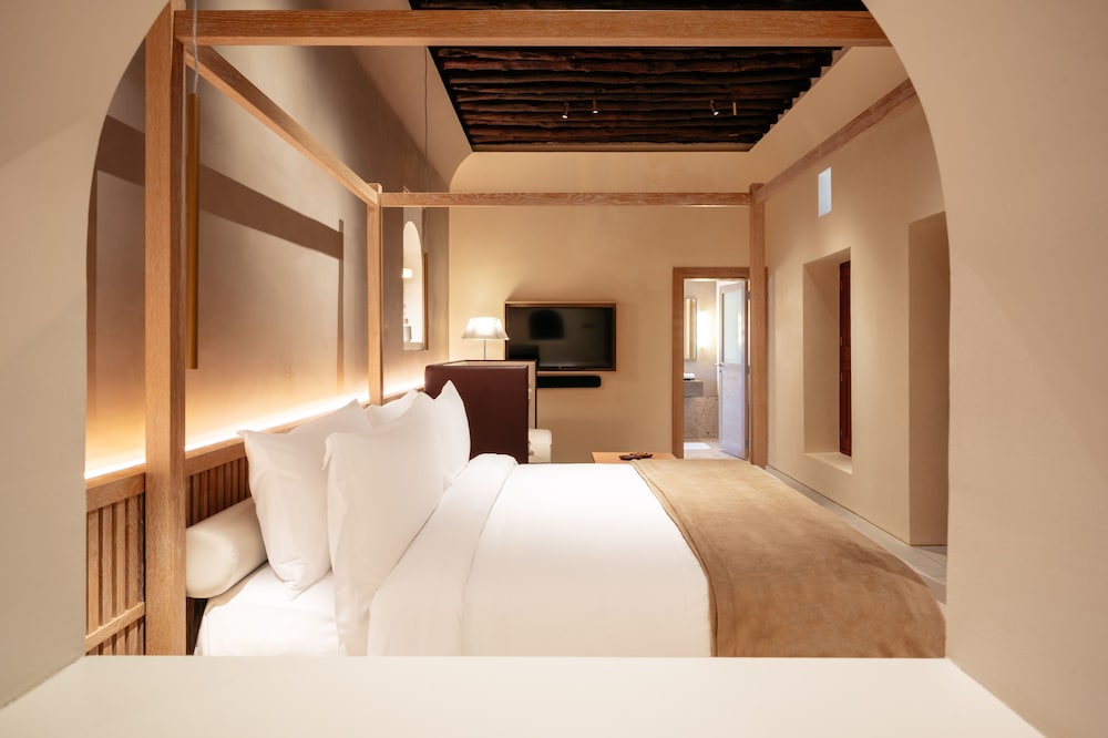 Superior Room, 1 King Bed, Pool Access (Khalid Ibrahim Courtyard Room)