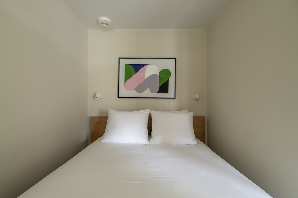 1 Bedroom Apartment with AC and Sofa Bed photo 2
