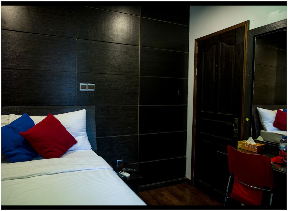 Deluxe Room with Balcony photo 2