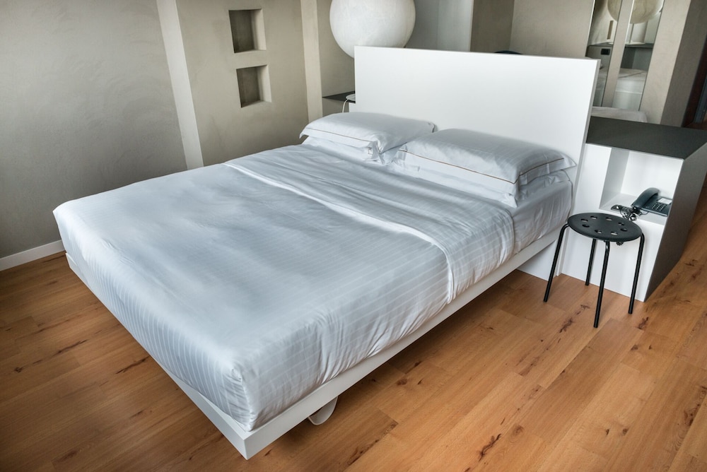 Design Suite, 1 Double Bed
