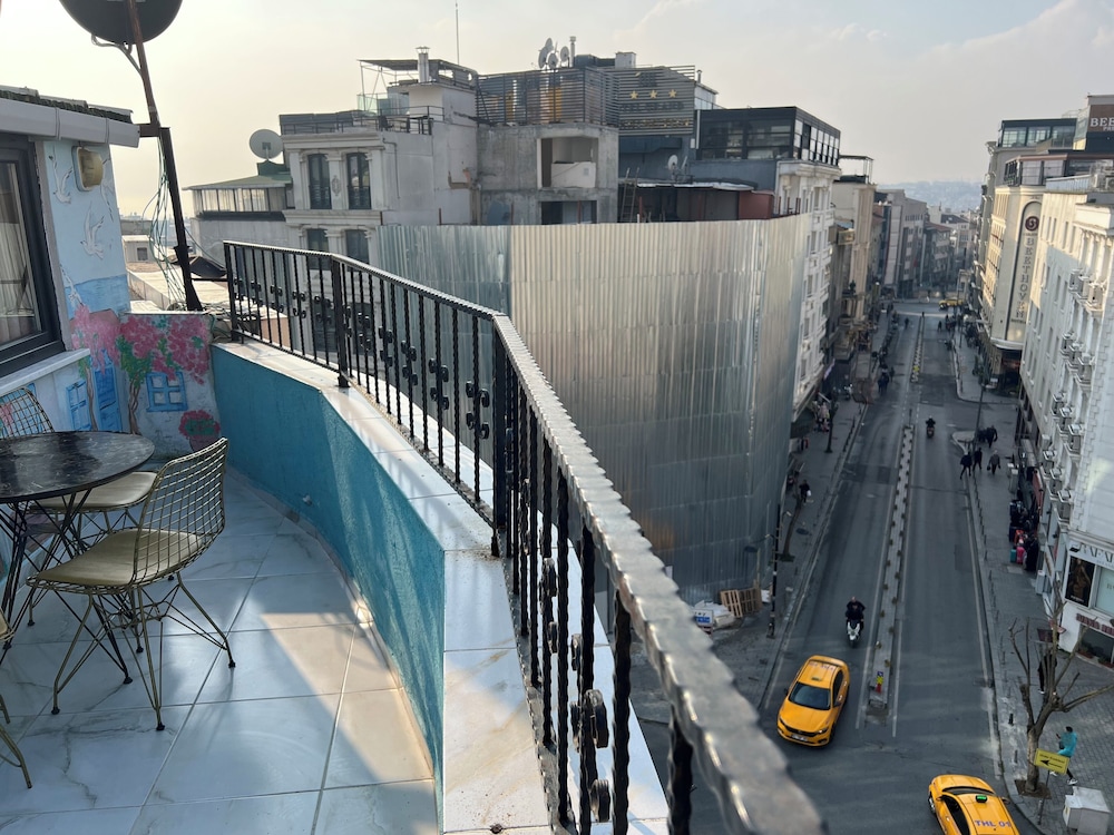Standard Double Room, 1 King Bed, City View photo 3