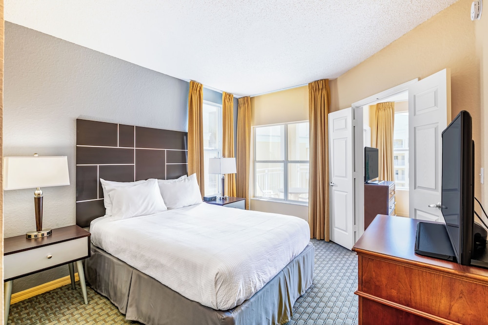 Deluxe Room, 1 Queen Bed - Photo 2