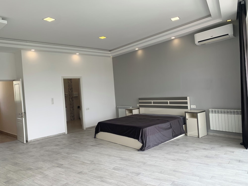 Luxury Suite, Balcony, Pool View