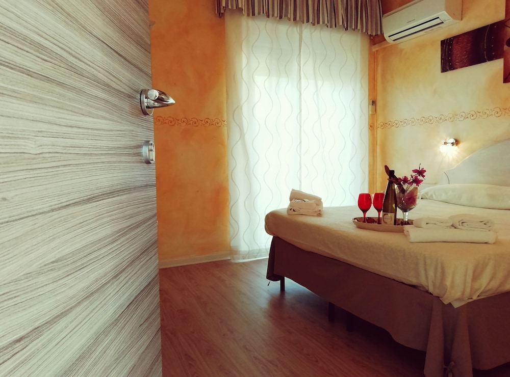 Double Room - Photo 13