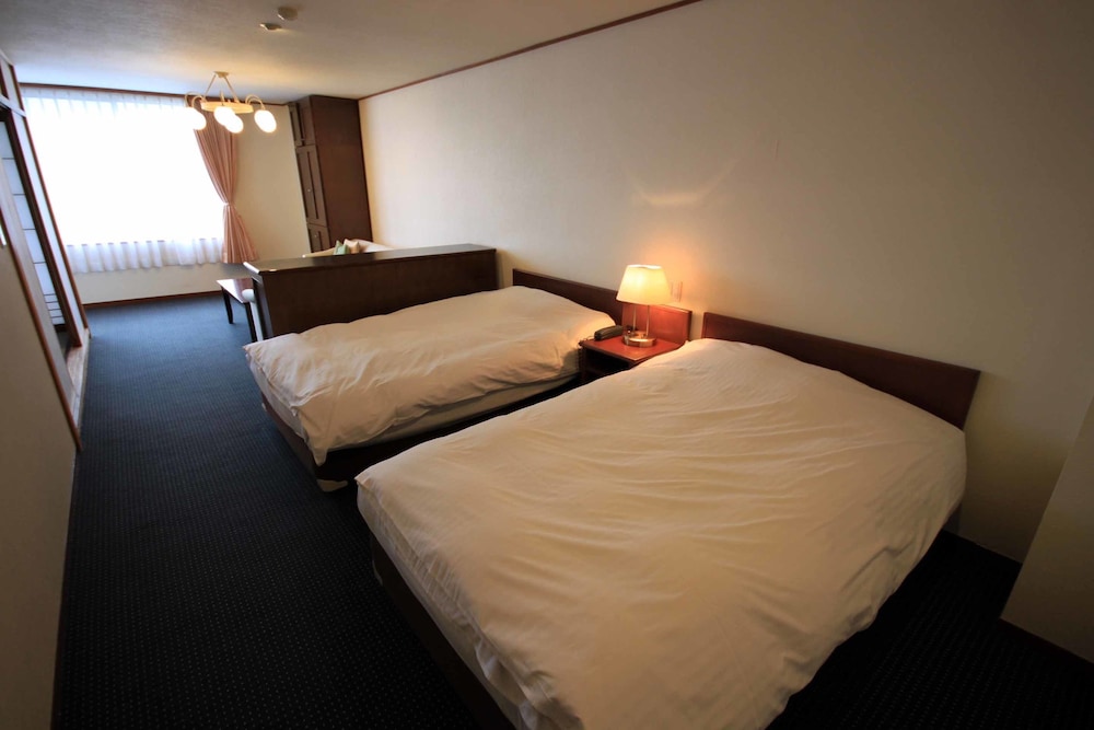 Standard Room with Tatami Area and Japanese Futon photo 3